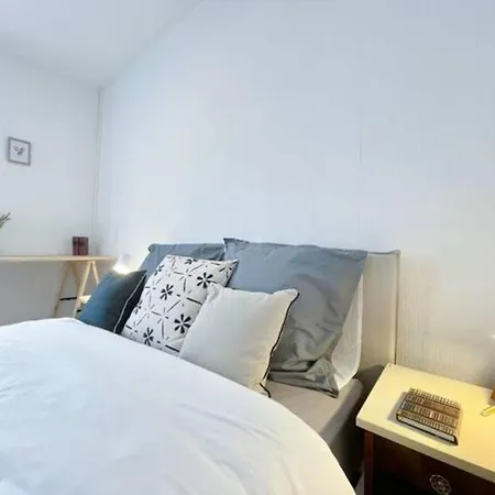 1 3p Ideal Famille Travail Renove Lumineux Parking Gratuit Apartment